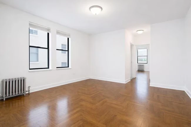 105 Pinehurst Ave New York, NY 10033 photo 4