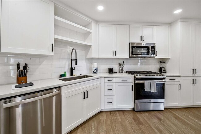 375 Camino De La Reina San Diego, CA 92108 photo 4