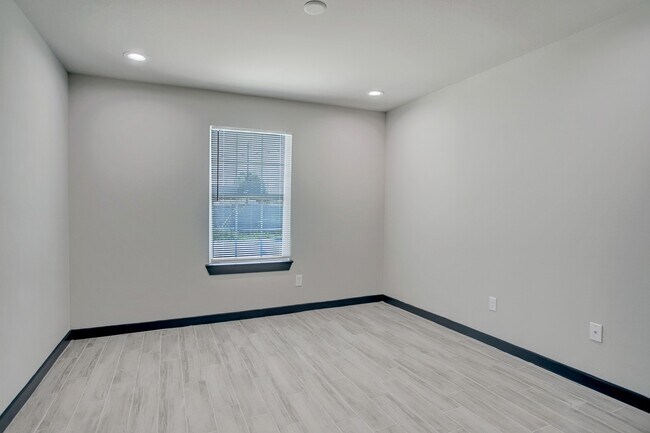 3448 Elgin Street, Houston, TX 77004 photo 4