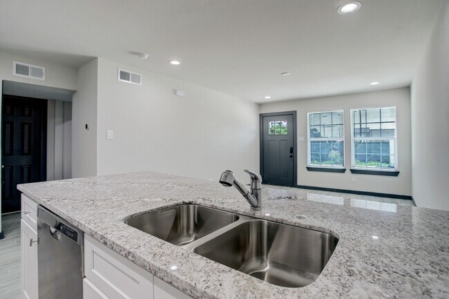 3448 Elgin Street, Houston, TX 77004 photo 2