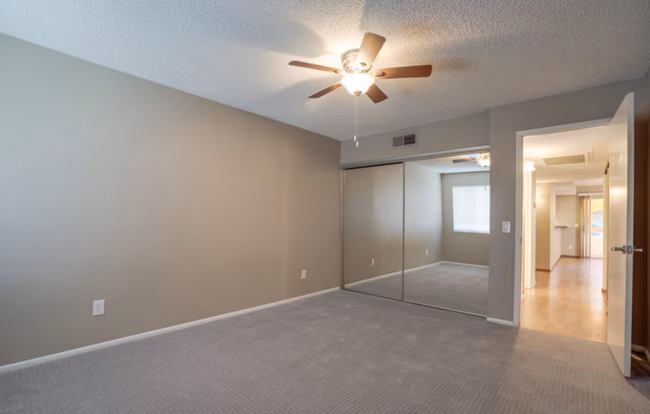 8847 North 8th St Phoenix, AZ 85020 photo 4
