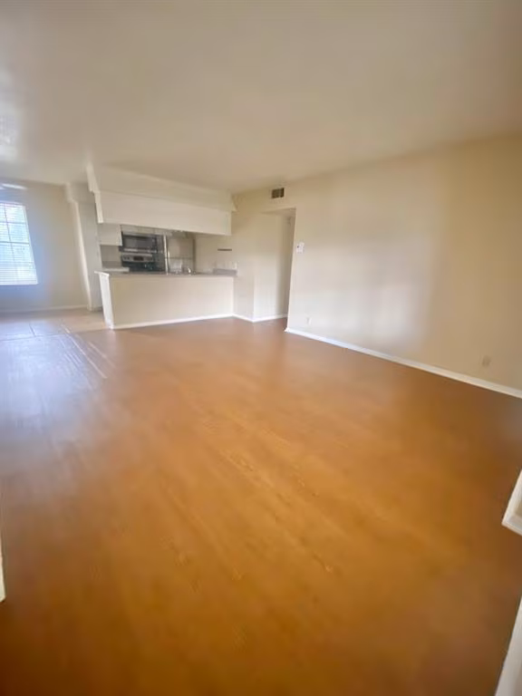 910 Duncan Ln Austin, TX 78705 photo 4