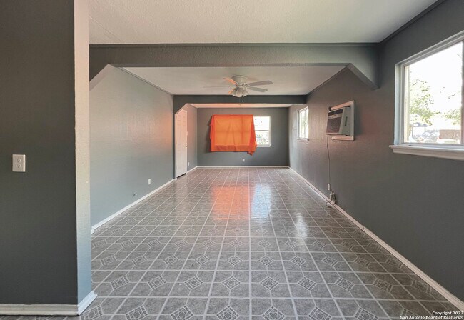 915 Sams Dr San Antonio, TX 78221 photo 2
