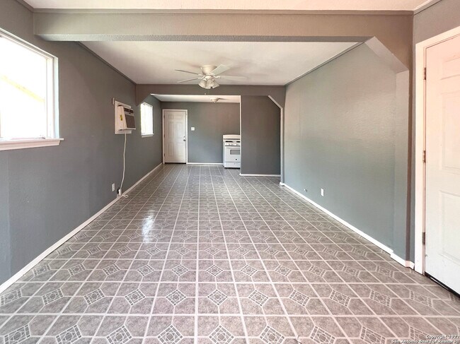 915 Sams Dr San Antonio, TX 78221 photo 3