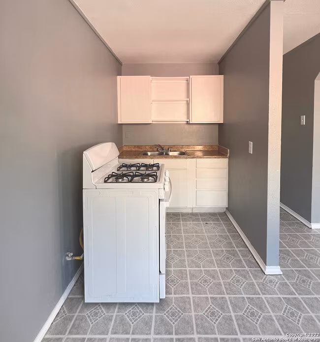 915 Sams Dr San Antonio, TX 78221 photo 5