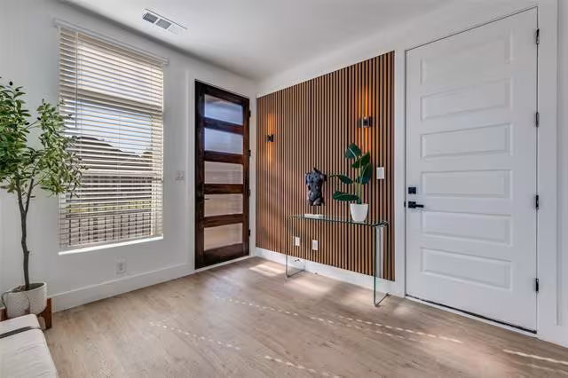 723 West 10th Street, Dallas, TX 75208 photo 2