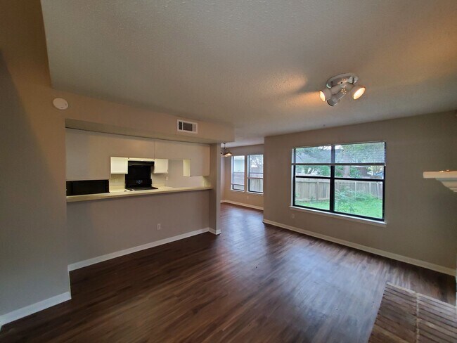 7806 Topawa Cove Austin, TX 78729 photo 3