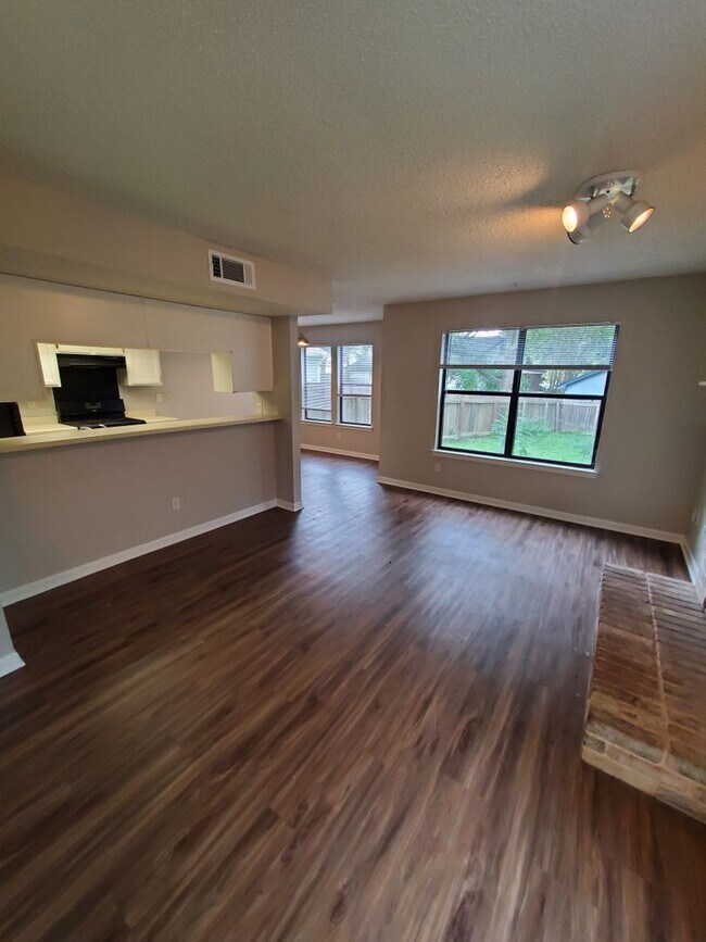 7806 Topawa Cove Austin, TX 78729 photo 4