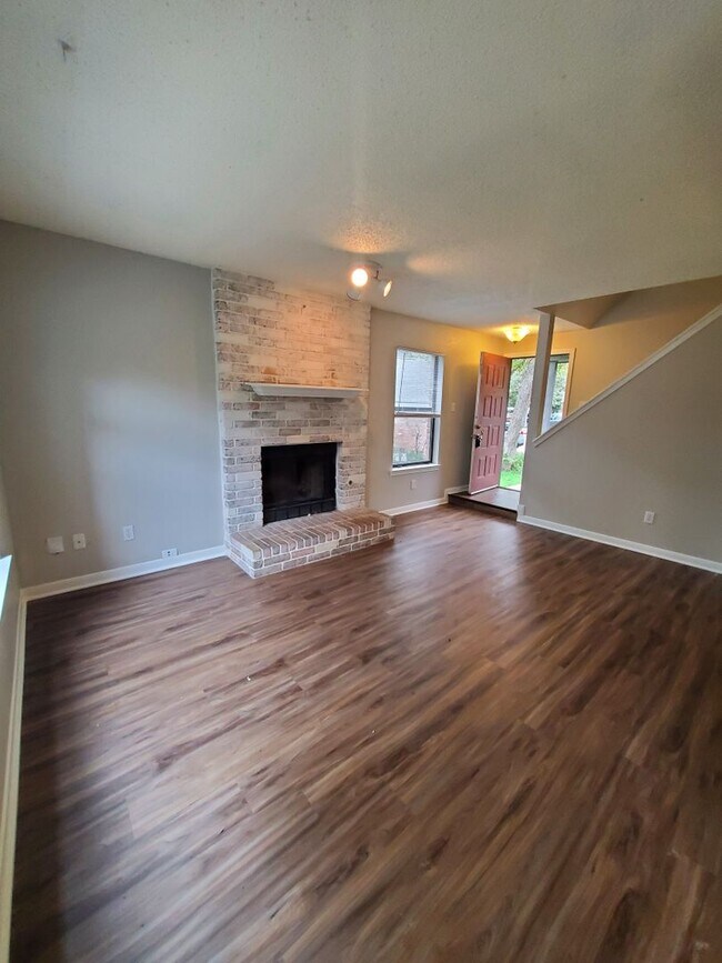 7806 Topawa Cove Austin, TX 78729 photo 5