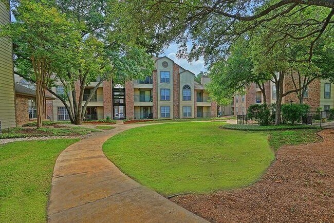 1110 Vista Valet Dr San Antonio, TX 78216 photo 2