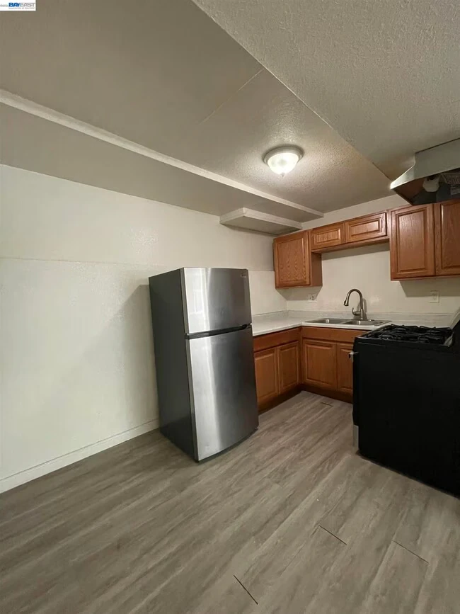 2424 E 24th St Oakland, CA 94601 photo 4