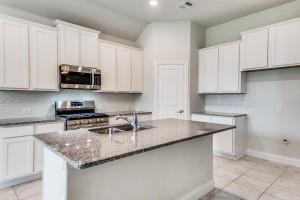 6100 Brunswick Dr Aubrey, TX 76227 photo 4