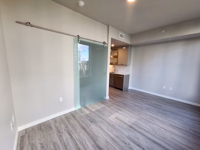 888 Bellevue Apartments photo 3