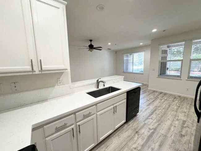 Perfect Shape Townhome in North Livermore off Vasco photo 5