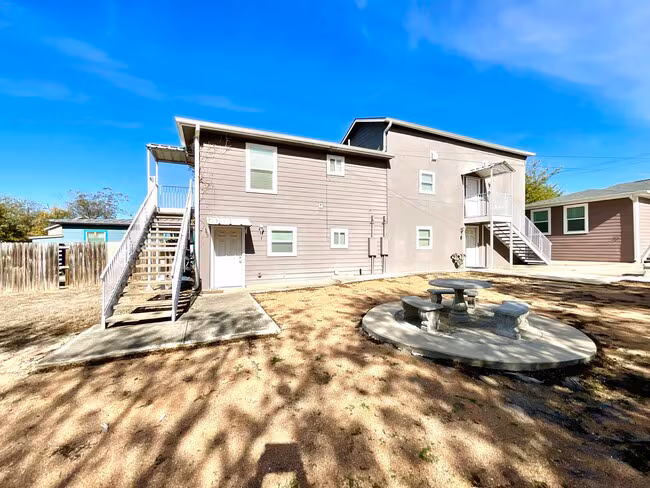 319 S Olive St San Antonio, TX 78203 photo 2