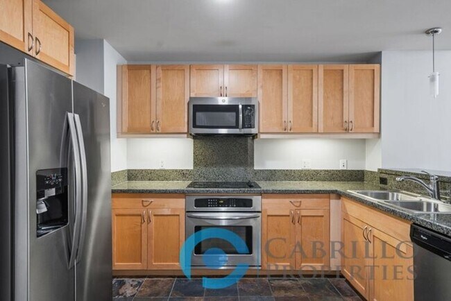 1150 J St San Diego, CA 92101 photo 2