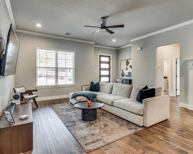 513 Dillon Street, Waxahachie, TX 75165 photo 4