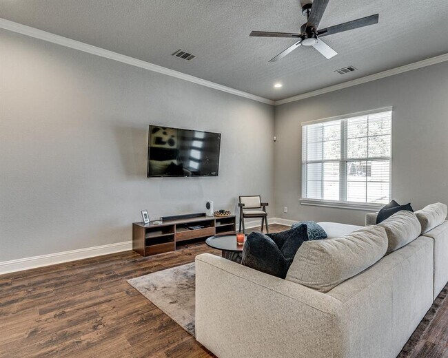 513 Dillon Street, Waxahachie, TX 75165 photo 5