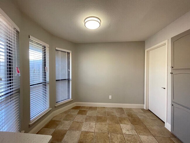 2217 Roman Court, Dalworthington Gardens, TX 76013 photo 5
