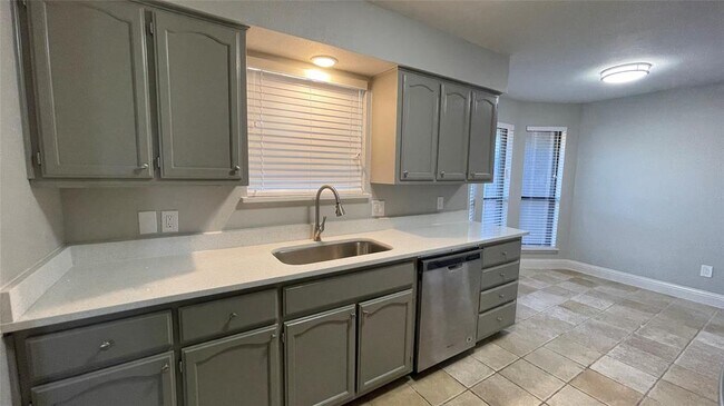 2217 Roman Court, Dalworthington Gardens, TX 76013 photo 3