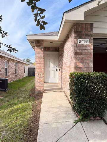 8921 Sun Haven Way, Fort Worth, TX 76244 photo 3