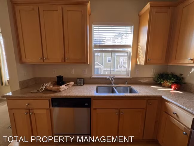 588 AMHERST TERRACE photo 5