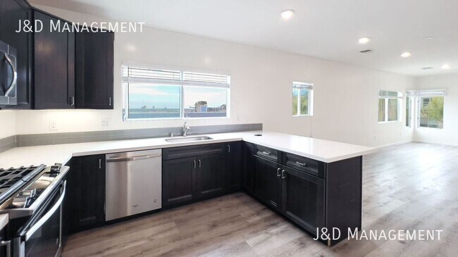 1136 Fresno St San Diego, CA 92110 photo 4