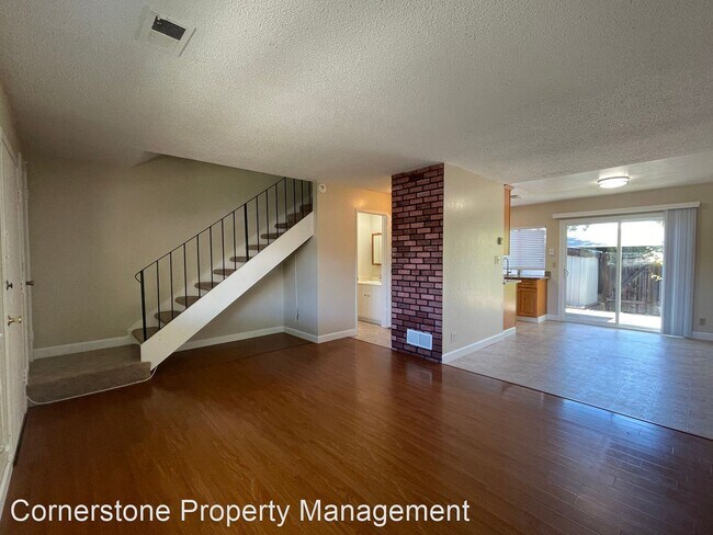 43 Hemlock Ln photo 2