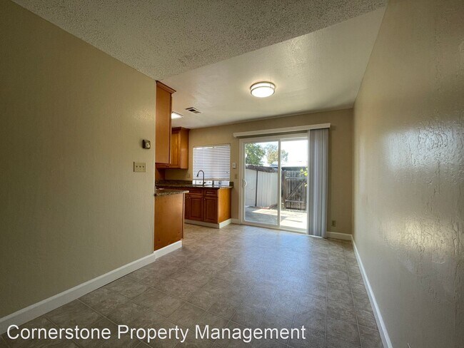 43 Hemlock Ln photo 3