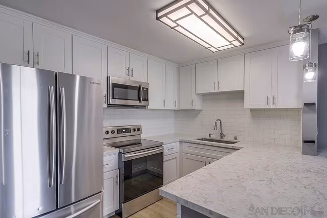 3050 Rue Dorleans San Diego, CA 92110 photo 2