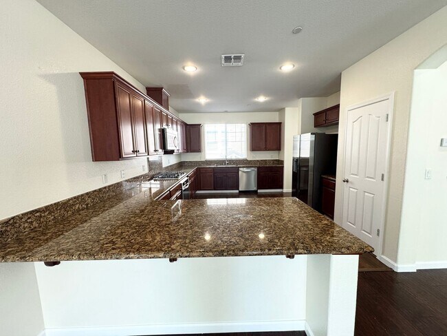 Great Shape Dublin Home with many upgrades photo 4