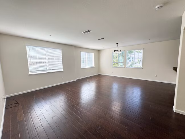 Great Shape Dublin Home with many upgrades photo 5
