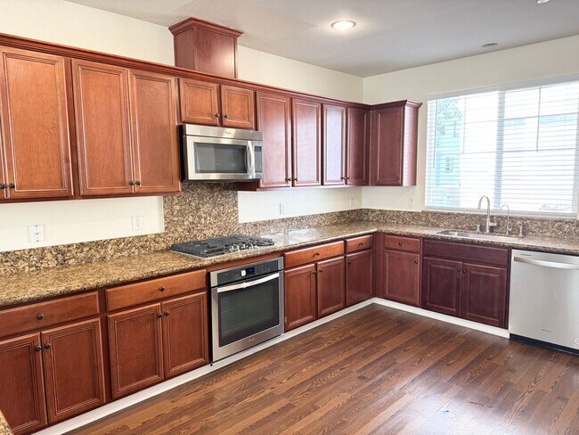 Great Shape Dublin Home with many upgrades photo 2