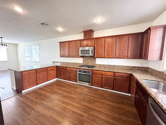Great Shape Dublin Home with many upgrades photo 3
