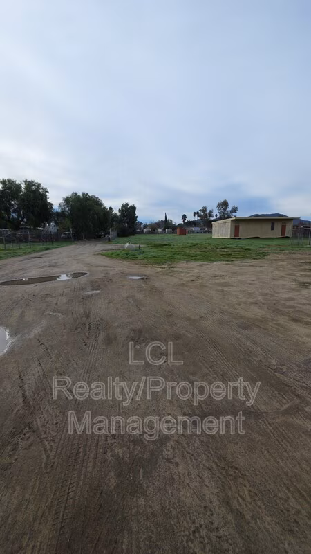 33123 9th St Winchester, CA 92596 photo 4