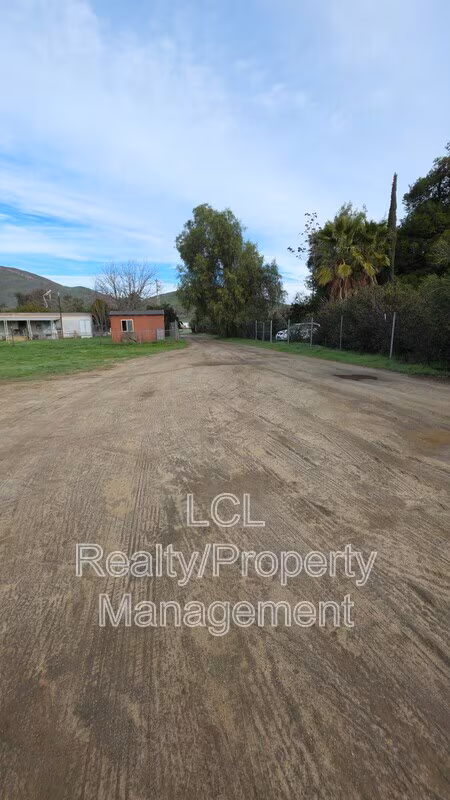 33123 9th St Winchester, CA 92596 photo 3
