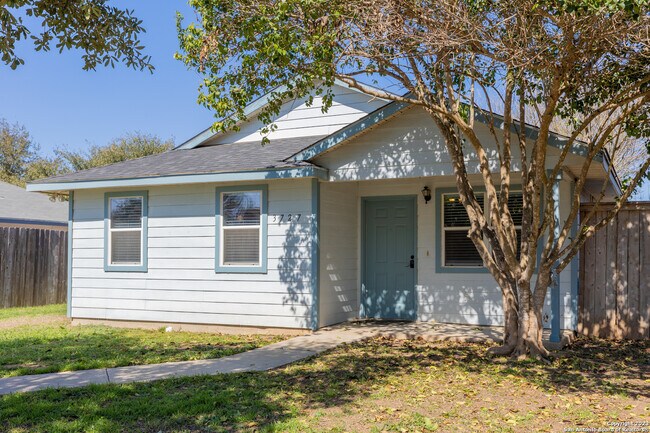 3727 Aragon Dr San Antonio, TX 78211 photo 3