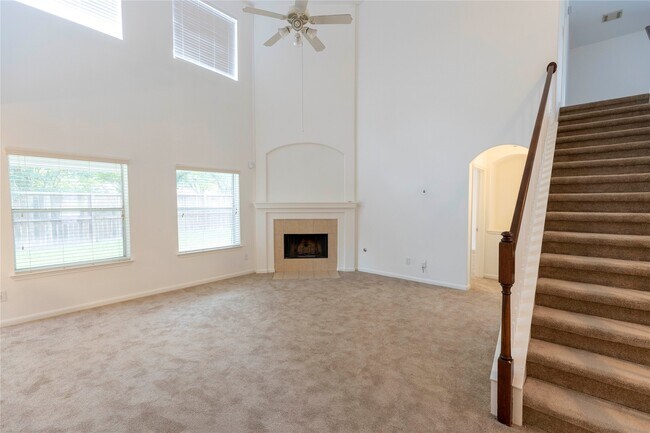 8218 Rushing Stream Court, Tomball, TX 77375 photo 4