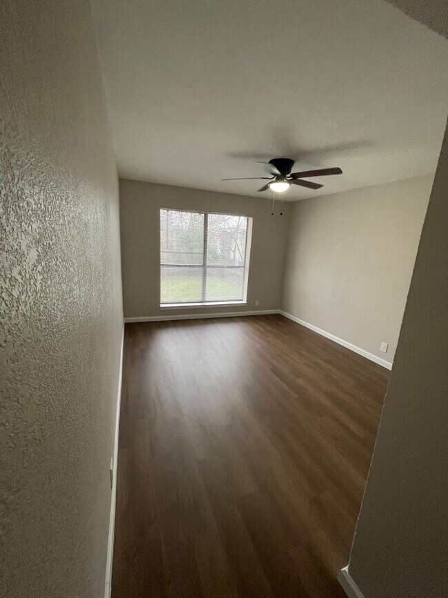 505 Eagle Dr Denton, TX 76201 photo 4