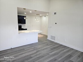 623 W Guadalupe Rd Mesa, AZ 85210 photo 4