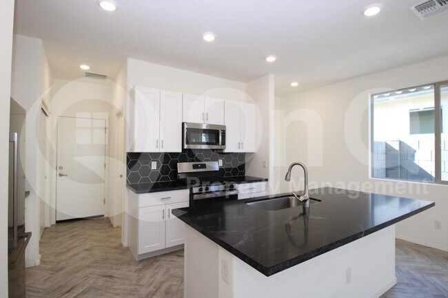 13133 North 146th Lane, Surprise, AZ 85379 photo 3