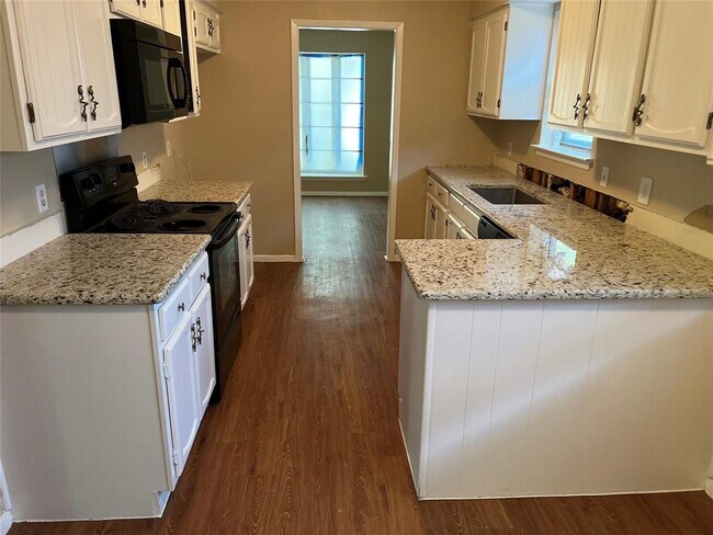 1114 Denmark Drive, Grand Prairie, TX 75050 photo 4