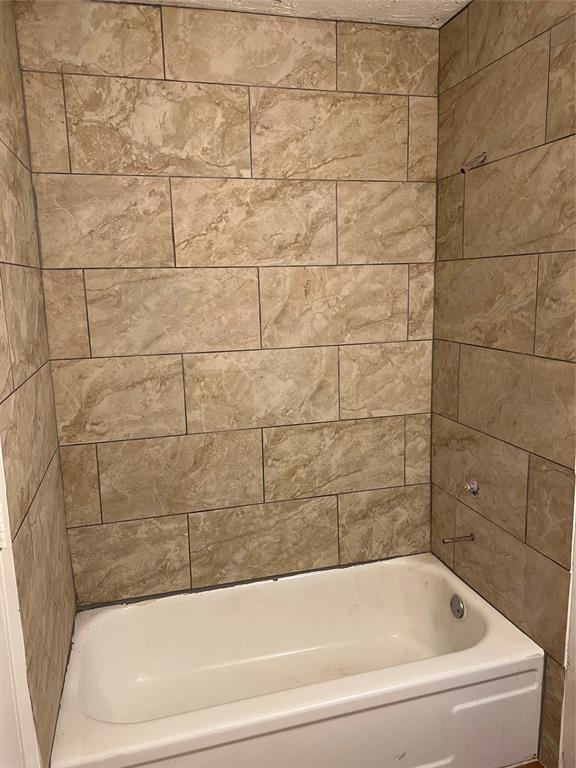 1114 Denmark Drive, Grand Prairie, TX 75050 photo 5