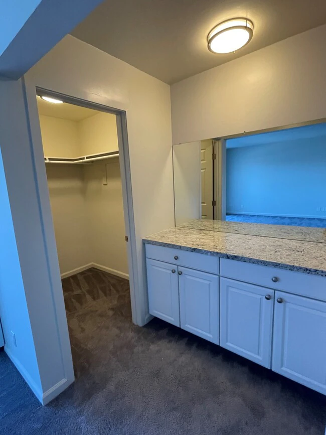 South Delaware Apartments photo 4