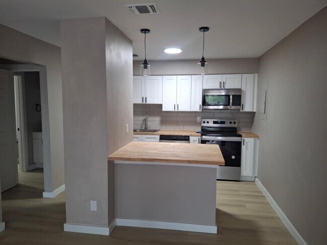 345 FM86 Luling, TX 78648 photo 2