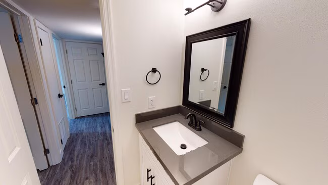 Royal Palms Apartments photo 3