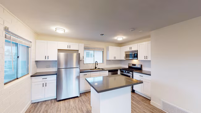 Royal Palms Apartments photo 4