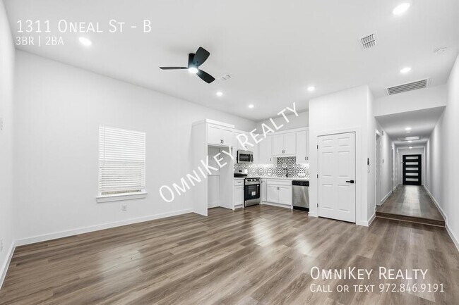 1311 Oneal St Commerce, TX 75428 photo 2