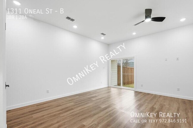 1311 Oneal St Commerce, TX 75428 photo 4