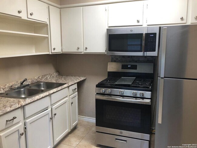 522 Altitude St San Antonio, TX 78227 photo 5